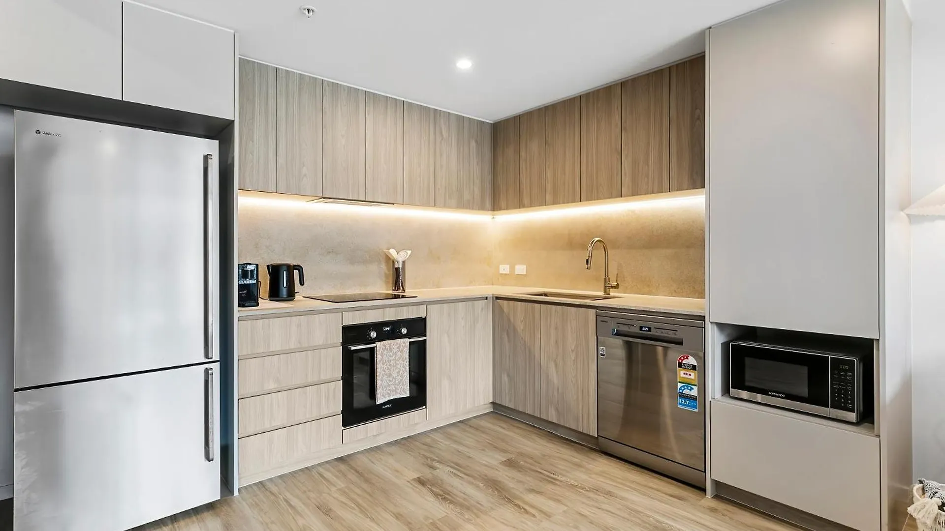 Lowanna Livin, Footsteps To Surf, Shop And Dine On The Sunshine Coast Buddina 0*,  Australia