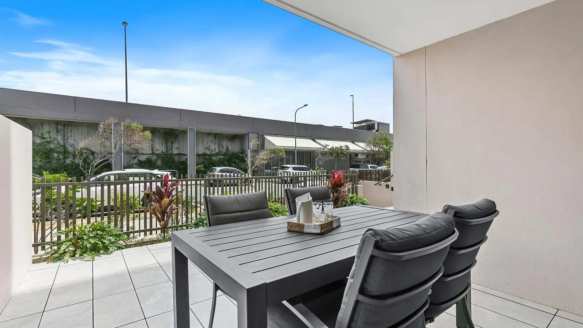 Lowanna Livin, Footsteps To Surf, Shop And Dine On The Sunshine Coast Buddina
